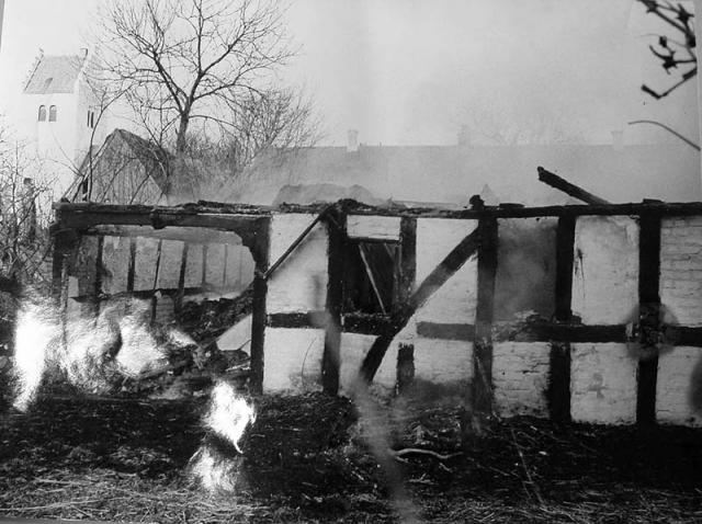 Peter Bruus gård nedbrænder i 1969 Peter Bruus gård nedbrænder i 1969
