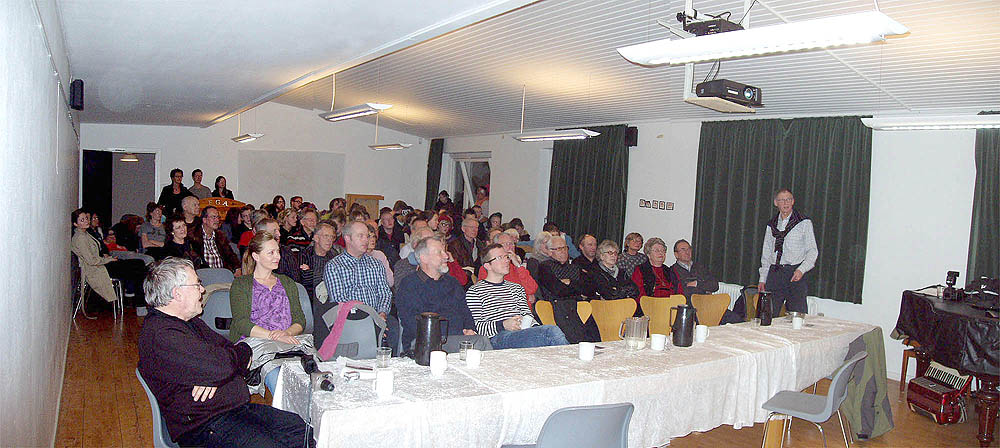 Mange tilhørere til foredraget på ungdomshøjskolen