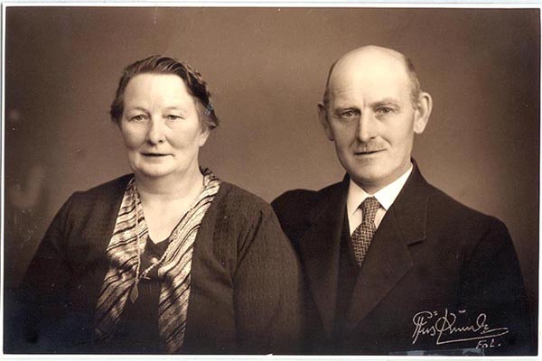 Johanne Sypige og mand - dec. 1938